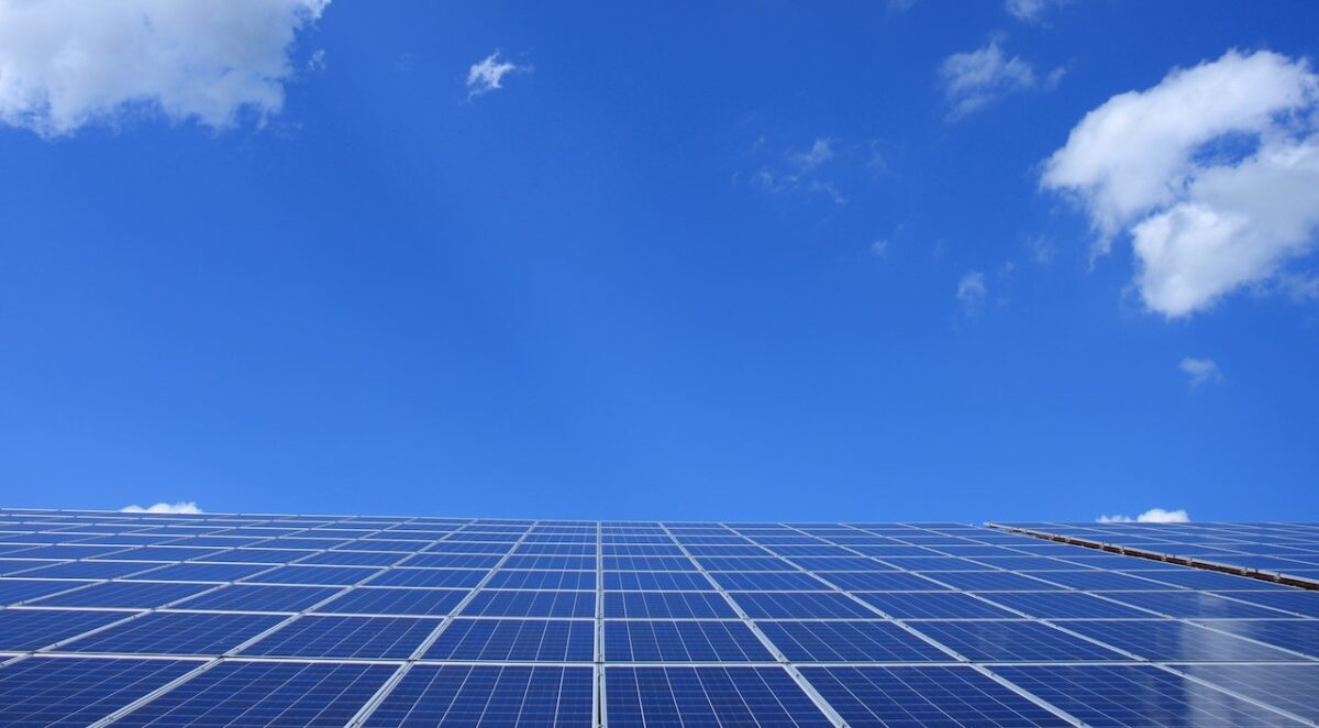 4 Advantages Of Purchasing An Off Grid Solar System For Your Business